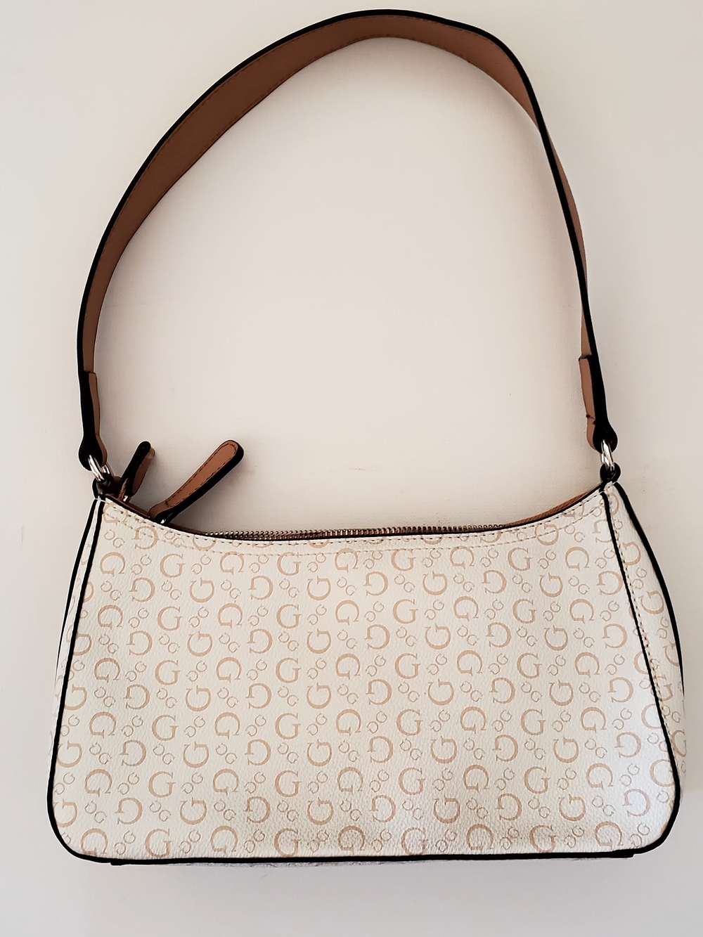 GUESS Cream & Tan Signature Shoulder Bag 10" X 5.5" New - Picture 4 of 9
